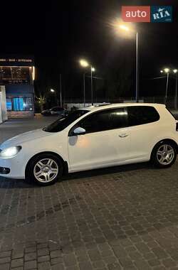 Хэтчбек Volkswagen Golf 2009 в 
