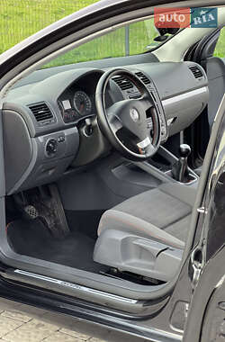 Хэтчбек Volkswagen Golf 2007 в 