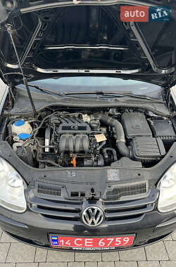 Хэтчбек Volkswagen Golf 2007 в 