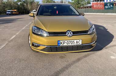 Хетчбек Volkswagen Golf 2018 в 
