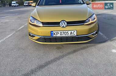 Хетчбек Volkswagen Golf 2018 в 