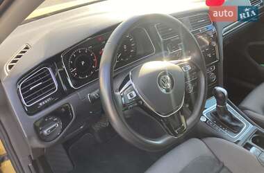 Хетчбек Volkswagen Golf 2018 в 