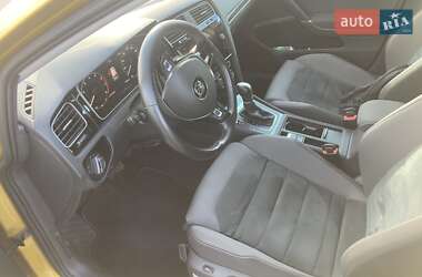 Хетчбек Volkswagen Golf 2018 в 