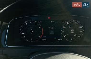 Хетчбек Volkswagen Golf 2018 в 
