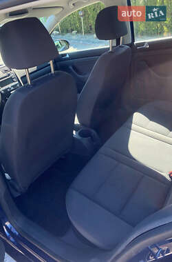 Хэтчбек Volkswagen Golf 2006 в 