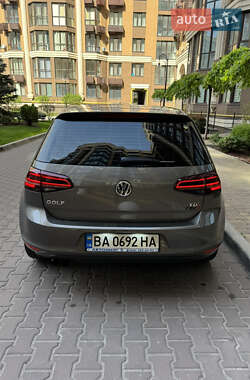 Хетчбек Volkswagen Golf 2013 в 