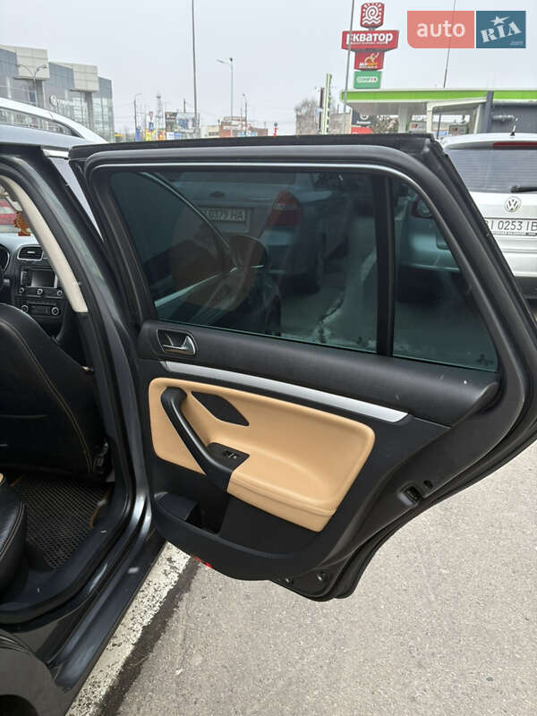 Универсал Volkswagen Golf 2010 в Полтаве