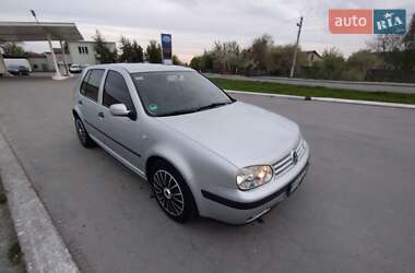 Хэтчбек Volkswagen Golf 2000 в 