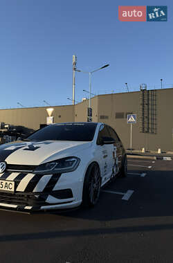 Хетчбек Volkswagen Golf 2017 в 
