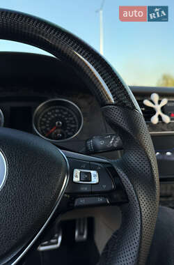 Хетчбек Volkswagen Golf 2017 в 