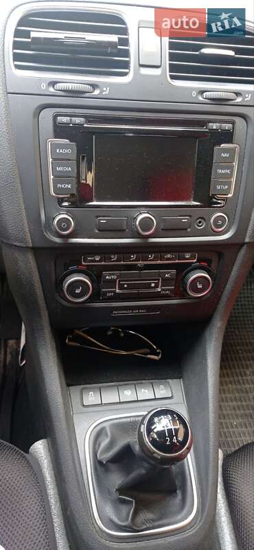 Універсал Volkswagen Golf 2012 в Івано-Франківську