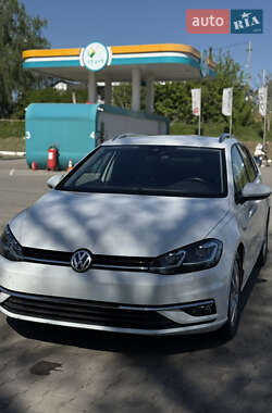 Універсал Volkswagen Golf 2018 в Чернівцях