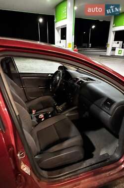Хетчбек Volkswagen Golf 2008 в 