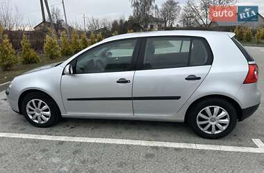 Хэтчбек Volkswagen Golf 2005 в Мостиске