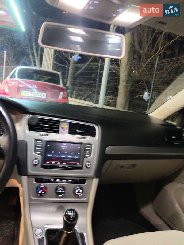 Універсал Volkswagen Golf 2015 в Києві