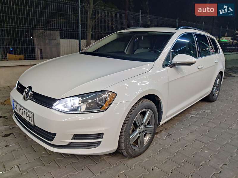 Універсал Volkswagen Golf 2015 в Києві