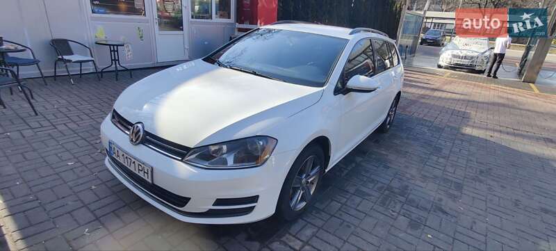 Універсал Volkswagen Golf 2015 в Києві