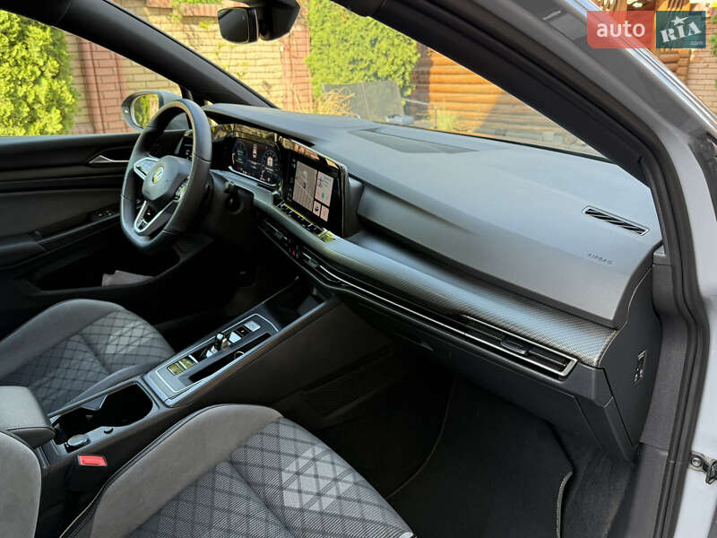 Універсал Volkswagen Golf 2020 в Чернівцях