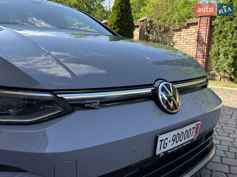 Універсал Volkswagen Golf 2020 в Чернівцях