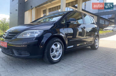 Хэтчбек Volkswagen Golf 2005 в 