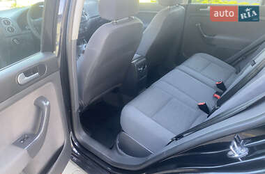 Хэтчбек Volkswagen Golf 2005 в 