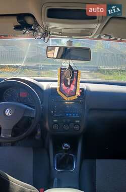 Хетчбек Volkswagen Golf 2004 в 