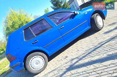 Хетчбек Volkswagen Golf 1999 в 