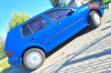 Хетчбек Volkswagen Golf 1999 в 