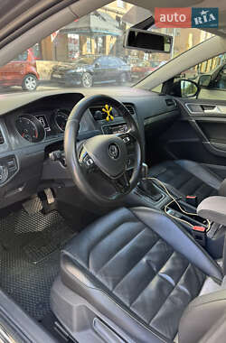 Хетчбек Volkswagen Golf 2013 в 