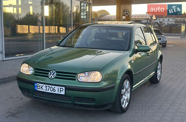 Хэтчбек Volkswagen Golf 2002 в Дубно