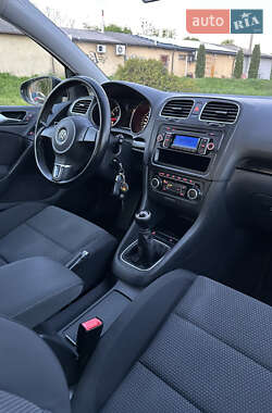 Хэтчбек Volkswagen Golf 2009 в 