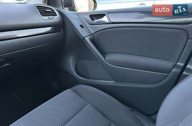 Хэтчбек Volkswagen Golf 2009 в 