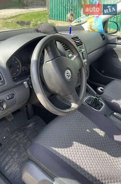 Хетчбек Volkswagen Golf 2008 в 