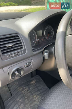 Хетчбек Volkswagen Golf 2008 в 