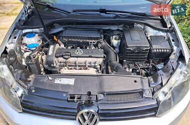 Хэтчбек Volkswagen Golf 2009 в 