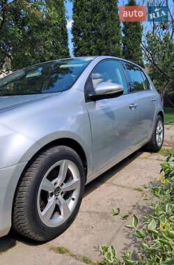 Хэтчбек Volkswagen Golf 2009 в 
