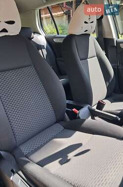 Хэтчбек Volkswagen Golf 2009 в 