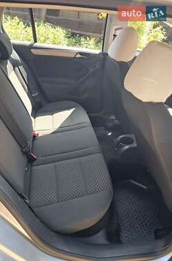 Хэтчбек Volkswagen Golf 2009 в 