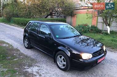 Хетчбек Volkswagen Golf 2001 в Харкові