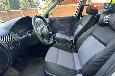 Хэтчбек Volkswagen Golf 2001 в 