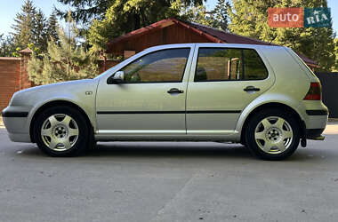 Хэтчбек Volkswagen Golf 2001 в 