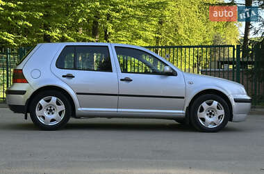 Хэтчбек Volkswagen Golf 2001 в 