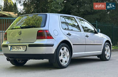 Хэтчбек Volkswagen Golf 2001 в 