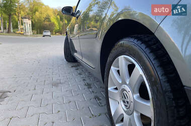 Хэтчбек Volkswagen Golf 2004 в 