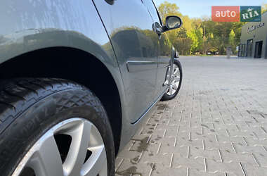 Хэтчбек Volkswagen Golf 2004 в 