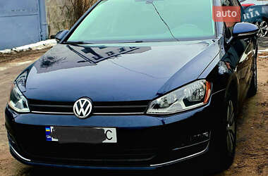 Хэтчбек Volkswagen Golf 2017 в Киеве