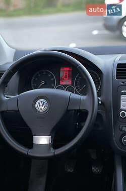 Хэтчбек Volkswagen Golf 2008 в 