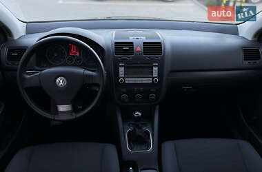 Хэтчбек Volkswagen Golf 2008 в 