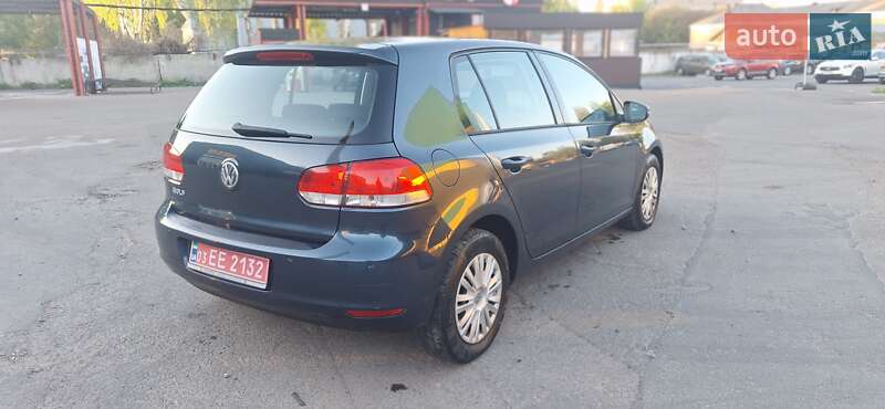 Хетчбек Volkswagen Golf 2010 в 