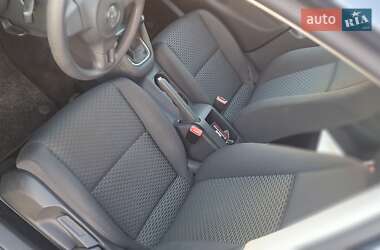 Хетчбек Volkswagen Golf 2010 в 